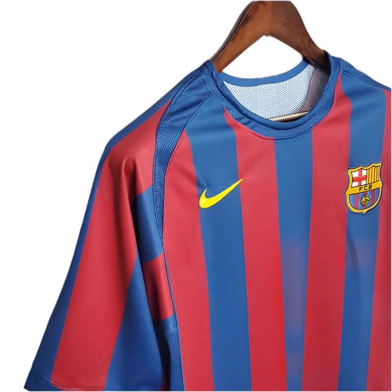Camisola Barcelona Retrô 2006 - Azul e Vermelha
