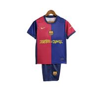 Kit Infantil Barcelona I 24/25 - Travis Scott