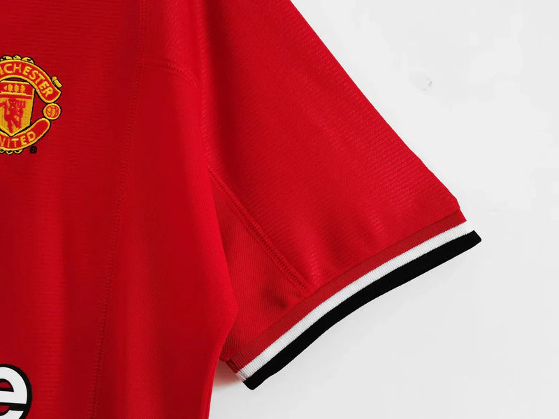 Manchester United Retro 2000/02 Shirt - Red